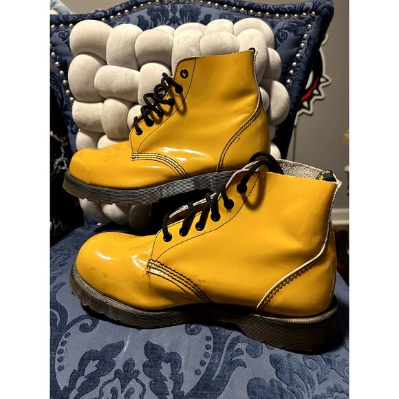 Dr Martens Patent Leather Mustard Yellow Steel Toed Boots size 8/EU 39 - Picture 2 of 9